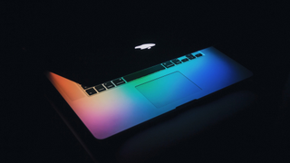 Apple empezará a reemplazar los procesadores de Intel por sus propios chips el año que viene, según Bloomberg